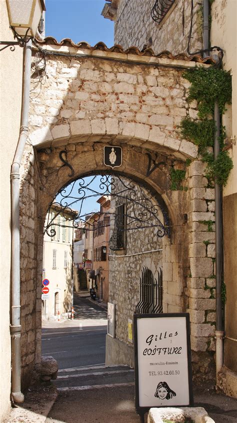 While acting as almoner to louis xiv his regularity and piety not only preserved him from the dangers of the court. Photo à Saint-Vallier-de-Thiey (06460) : - Saint-Vallier ...