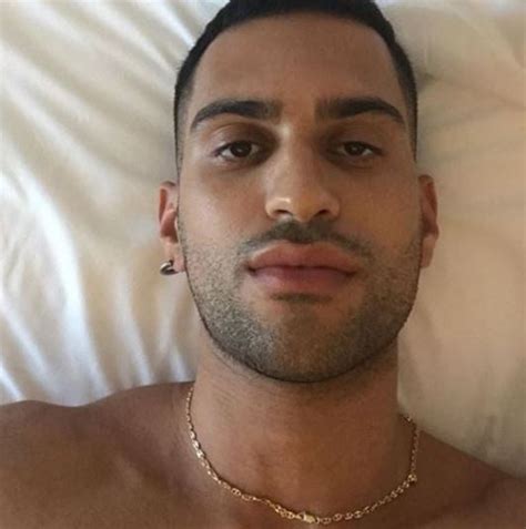 Mahmood si è raccontato nella trasmissione verissimo. Mahmood al mare col fidanzato Dario: che fisico ...