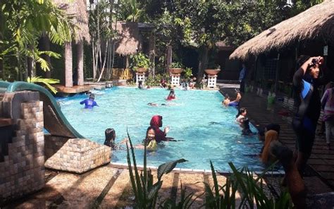 Pantai pangandaran tiket & 10 aktivitas seru. Tiket Masuk Kolam Renang Sentani Madiun - Info Renang