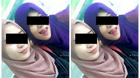 Maybe you would like to learn more about one of these? Cewek Berhijab Cantik Selfie Di Tempat Wisata. : Keren ...