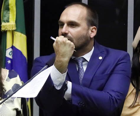 Eduardo nantes bolsonaro 1 is a brazilian politician, lawyer and federal police officer. Eduardo Bolsonaro repete desacato e desrespeito do pai contra o Congresso - Hora do Povo