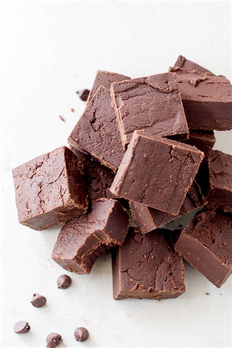 This easy microwave fudge recipe delivers a rich, smooth, incredibly delicious homemade chocolate fudge. Nucriwave Fydge / PRETZEL MICROWAVE FUDGE RECIPE ...