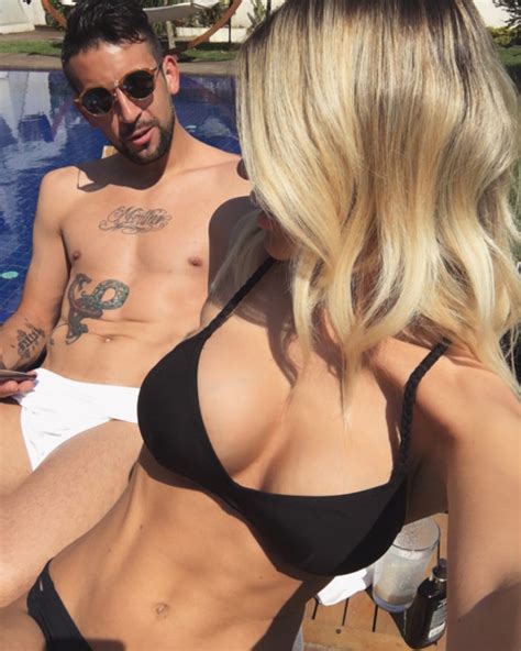 Desde que nació la hija de gala caldirola y mauricio isla, la modelo no ha parado de las postales han sido destacadas por los diferentes looks y esta vez no fue la excepción: Gala Caldirola luce six pack a dos meses de dar a luz ...