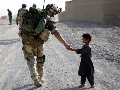 Wojna w afganistanie została zapoczątkowana w 2001 roku, gdy stany zjednoczone popierane przez zjednoczone królestwo i innych sojuszników zaatakowały ten. Wojna w Afganistanie: Zdjęcia z agencji Reutera - KCIUK