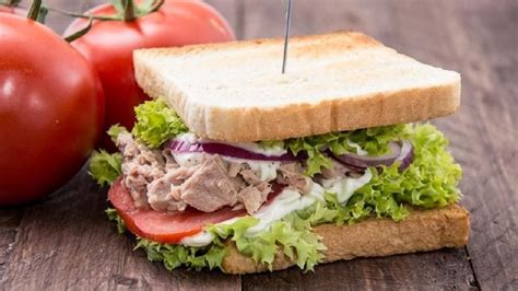 Kali ini saya akan membagikan resep yang enak dan simpel. Resep Cheesy Tuna Sandwich Ala Restoran