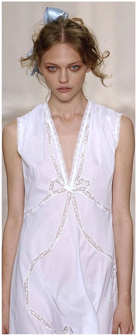 De beste borden van tanja groeneveld. Sasha Pivovarova. | Fashion, Fashion dresses, Sasha pivovarova