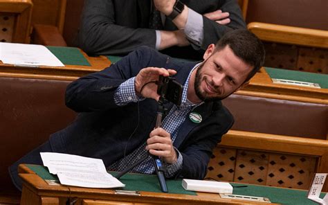 A jobbikos jakab péter felszólalásában felháborodva kikérte magának többek között azt, hogy állítása szerint az ellenzék által elvesztett borsodi időközi. Tordai toporzékol: "mellbe vágta a 8,2 milliós büntetés ...