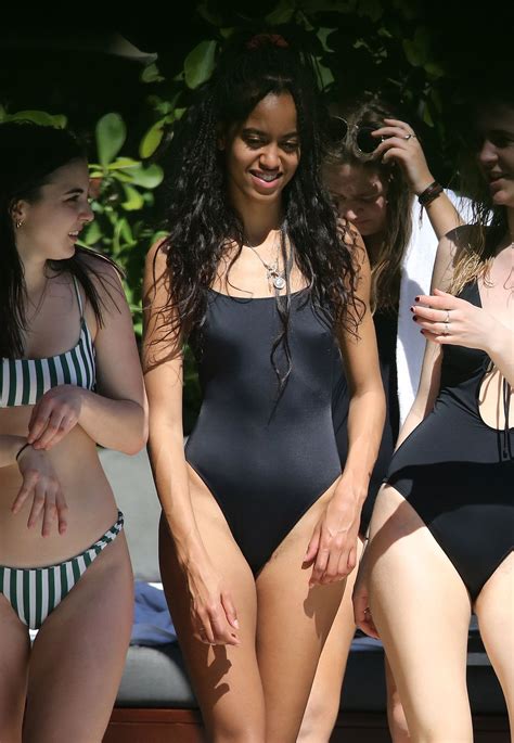 Malia obama goes to her internship in new york city wearing the same caterpillar boots every day—shop similar ones here. Malia Obama Sexy (25 Photos) | #TheFappening