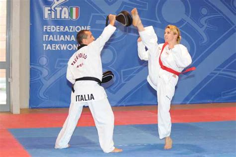 Altre pagine su claudia gerini. Claudia Gerini cintura nera di Taekwondo… Federico ...