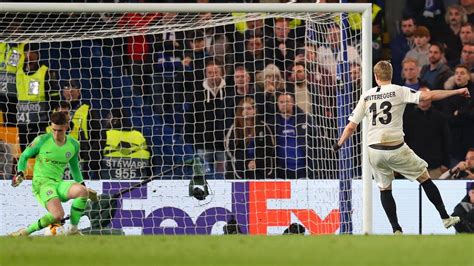 Kepa arrizabalaga signed for chelsea from athletic bilbao in august 2018. Europa League Chelsea beat Frankfurt highlights: Kepa ...