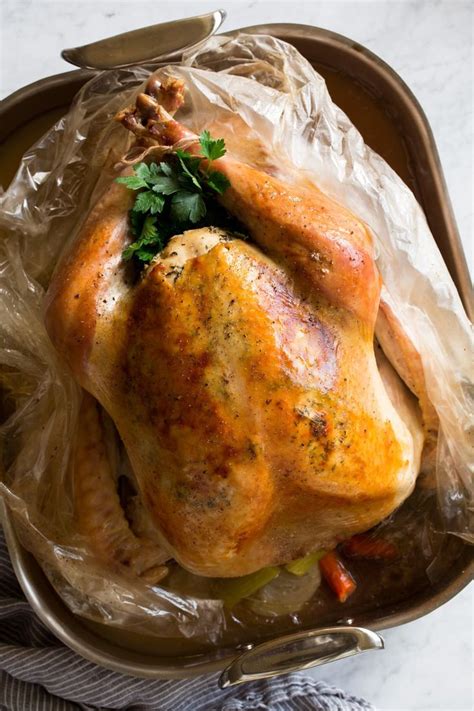 How to Cook a Turkey in an Oven Bag | Turkey recipes thanksgiving 