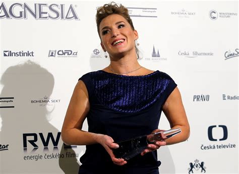 She won the czech lion award for best supporting actress in 2014 for her role in the film díra u hanušov. Lenka Krobotová fotka