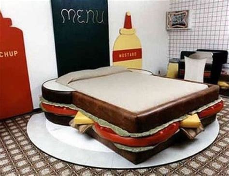 Give your cat daytime activity. Food Bedroom - 1Funny.com