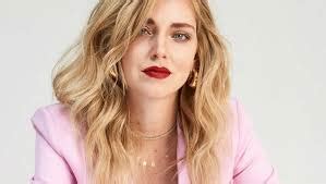 Con un tenero video su instagram chiara ferragni e fedez hanno mostrato ai fan il loro piccolo leone lucia ferragni mentre era in braccio alla nonna, e ai fan non è sfuggito un. Chiara Ferragni Biography: Age, Height, Husband, Net Worth & Photos - 360dopes