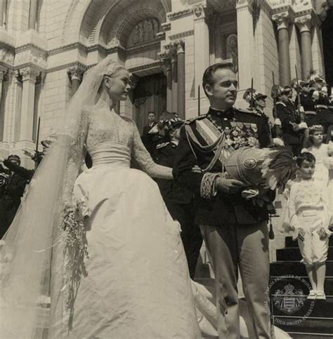 Im leben werden wir oft miteinander verglichen, schön, figürlich oder beruflich, was uns immer unglücklich macht. Fürst Rainier + Gracia Patricia: Traumhochzeit vor 60 ...