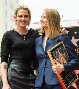 'huge congratulations chloe zhao #chloezhao jodie foster #jodiefoster to win the golden globes.honored to be the cinematographer for this super talented woman who has been. Walk of Fame: Junge Kollegin lobt Jodie Foster bei ...