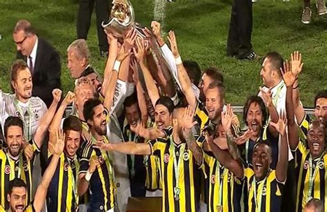 Dakikasında meireles'in pasıyla sağ kanatta topla buluşan gökhan. Süper Kupa Fenerbahçe'nin - tr.beinsports.com
