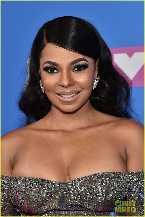 Musician, model, actress, dancer, a physical 12/10 queen, and the proud new recipient of moon person for best abs at the 2018 vmas. Teyana Taylor Shows Off Her Insane Abs at MTV VMAs 2018 ...