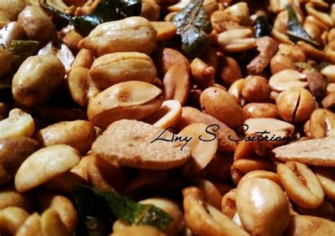 Goreng irisan bakso secara bertahap hingga kering dan renyah. Kacang Bawang Goreng Daun Jeruk | Recipe (With images ...