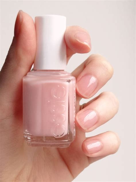 Perfect for french manicures, this sheer lacquer is everything you've always wanted in a pretty polish. Sugar Daddy de Essie pour mon jour J ? | Sugaring, Makeup ...