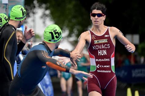 A verseny honlapjának beszámolója szerint a magyar triatlonos 1:50:38 óra alatt. Athlete Profile: Zsófia Kovács | Triathlon.org