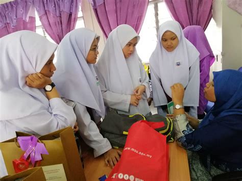 ^ visi, misi, moto dan hala tuju (malay). SMK WARISAN PUTERI: BENGKEL HALA TUJU SELEPAS SPM