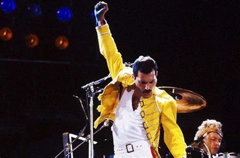 Freddie mercury the lead singer of queen and solo artist, who majored in stardom while giving new meaning to the word. Freddie Mercury. Il suo compleanno e il mistero dopo la ...