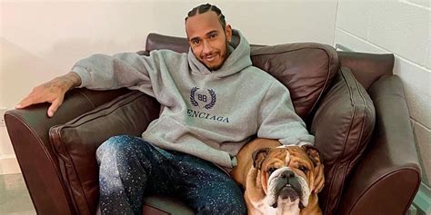 As of 2021, lewis hamilton's net worth is estimated to be roughly $285 million. Zoveel races heeft Lewis Hamilton totaal gewonnen | MAN MAN