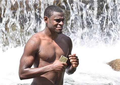 Duván zapata comandara el ataque del atalanta ante liverpool por la fecha tres de la liga de campeones. Duván Zapata Wiki 2021 - Girlfriend, Salary, Tattoo, Cars ...