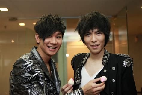 K song lover (cts, 2013, cameo). Jam Hsiao and JJ Lin get intimate: aiyatheydidnt