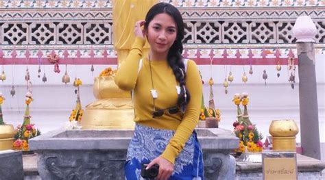 Netizen menyerbu akun instagram dinda kirana saat mendengar sang mantan kekasih, miqdad addausy, menikahi nadya fricella. Dinda Kirana Umumkan Bakal Vakum dari Sosial Media, Gara ...
