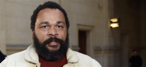 Dieudonné, visé par un procès pour outrage à magistrate, nie tout implication et assure. En spectacle à La Ciotat, Dieudonné demande à ses ...