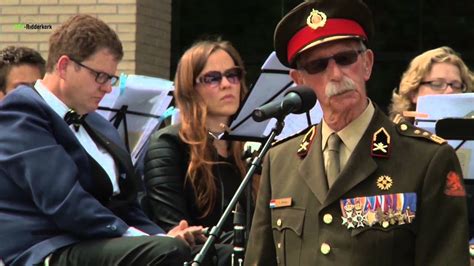 Het is allejezus bloedheet vandaag, maar verder is al die jongens en meisjes, mannen en vrouwen, hun dag van harte gegund. Ridderkerkse Veteranendag 2014 bij RTV-Ridderkerk - YouTube