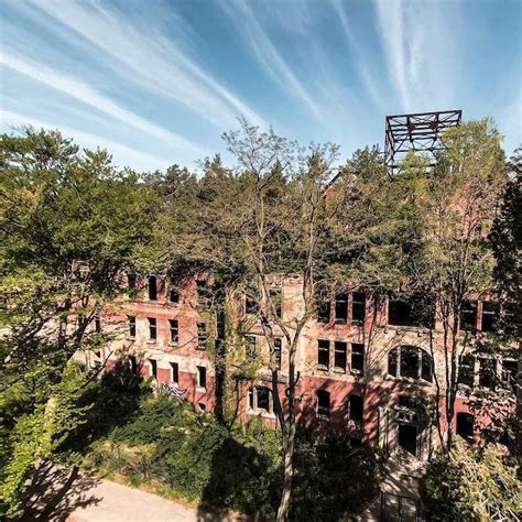 Dabei seien unter anderem fast 1000 kubikmeter schutt. Rooftop garden idea from an Abandoned Place in Germany in 2020 | Rooftop garden, Stunning view ...