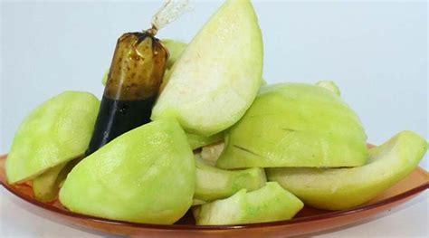 Asinan buah memang dibuat dari buah serta sayur yang diberi bumbu berupa kuah yang rasanya pedas, gurih. Manisan Jambu Khas Medan Oleh-Oleh Khas Medan yang Memikat ...