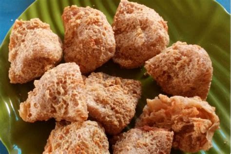 Sebelumg dilarukan, tepung tapioka sebaiknya disangrai terlebih dahulu hingga terlihat menguning. Cara Membuat Tahu Walik crispy ala Restoran KFC