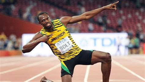 Regarded as the fastest human being ever timed, he is the first man to hold both the 100 metres and 200 metres world records since fully automatic time became mandatory. بولت واثق في إمكاناته قبل مونديال ألعاب القوى