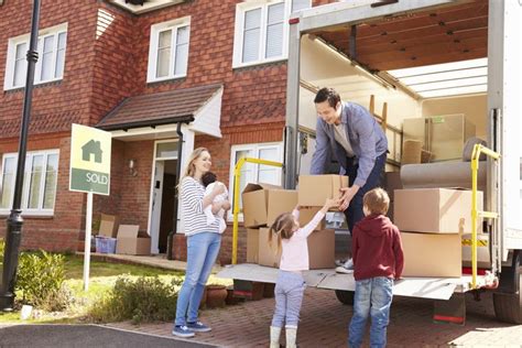 Alec baldwin, geena davis, annie mcenroe and others. Are you addicted to moving house? - Removers.org.uk Blog