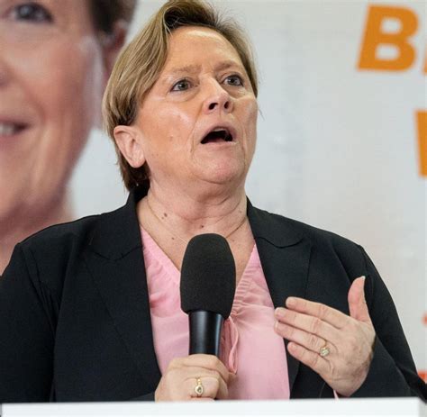 Damit schaffte sie es nicht, ihrem. Baden-Württemberg: Eisenmann kritisiert Kretschmann ...