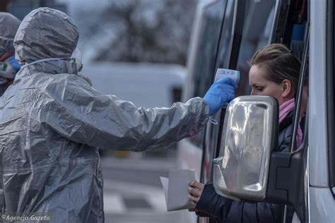 Każdy, kto wrócił do polski z zagranicy i ma obowiązek spędzenia dwóch tygodni w domu na obowiązkowej kwarantannie może dostać zasiłek z funduszu chorobowego. Koronawirus. Czym jest obowiązkowa kwarantanna po powrocie ...