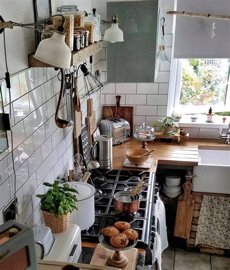 Biasanya dalam sebuah rumah yang kecil, ruangan dapat digunakan untuk satu hingga tiga peruntukan sekaligus. Desain Interior Dapur Minimalis Boho Chic Modern dengan ...