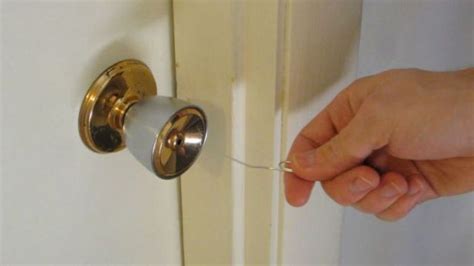 How to pick a drawer lock with a paperclip. - Le Théâtre de mon Cerveau -: Leçon de cambriolage expresse