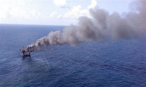 .ter conseguido controlar o vazamento de petróleo iniciado no dia 20 de abril, no golfo do méxico, com a explosão da plataforma deepwater horizon. Guarda Costeira dos EUA volta atrás e não confirma ...