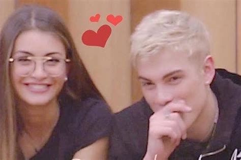 Qui, nel talent show di canale 5, è nata una storia d'amore tra i due che prosegue a gonfie vele anche al di fuori dal. Flirt in corso tra Emma Muscat e Biondo, ad Amici 2018 ...