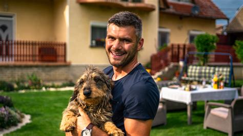 Már jóval több, mint fél év telt el, és ők továbbra is együtt vannak, . Házasodna a gazda - Peti gazda | RTL