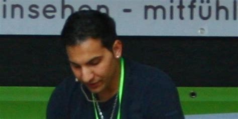 Vegan kochen vegane rezepte kochen und backen türkische pizza attila hildmann vegetarische gerichte leckeres essen kochrezepte lebensmittel essen. Attila Hildmann streitet sich mit der Polizei