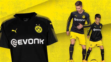 Voller stolz sind wir namensgeber der heimspieltätte des bvb und partner von borussia dortmund. Borussia Dortmund PUMA Away Kit 2017/18 - Marca de Gol