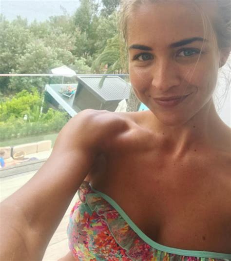 The above graph displays service status activity for instagr.am over the last 10 automatic checks. Emmerdale Gemma Atkinson flaunts cleavage in see-through ...