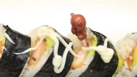 Bagian udang yang menyentuh penggorengan akan. Resep Sushi Udang Tempura untuk Anak