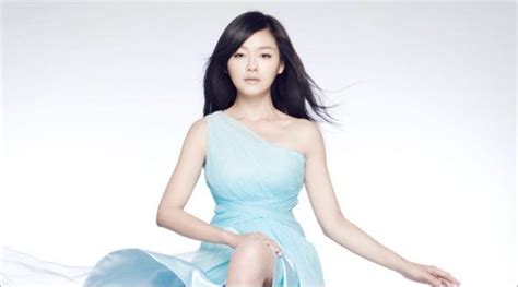 She is a former member of the mandopop band asos, which she formed with her sister, dee hsu. Waduh, Barbie Hsu 'Sanchai' 'Ditampar' Anak Sendiri